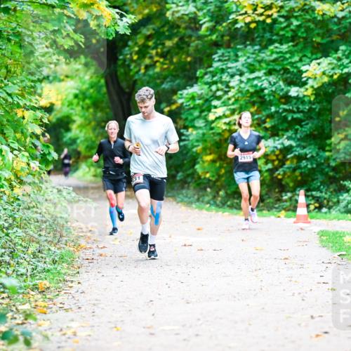 12.10.2025 - Bramfelder Halbmarathon 2025 Dr. Thomas Lammeyer http://msf.ph/oto/9351859 12.10.2025 10:40:55 Laufen 2915 meine-sportfotos.de