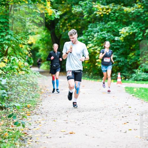12.10.2025 - Bramfelder Halbmarathon 2025 Dr. Thomas Lammeyer http://msf.ph/oto/9351869 12.10.2025 10:40:56 Laufen 2915 meine-sportfotos.de