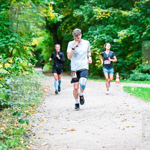 12.10.2025 - Bramfelder Halbmarathon 2025 Dr. Thomas Lammeyer http://msf.ph/oto/9351872 12.10.2025 10:40:57 Laufen 331, 2915 meine-sportfotos.de