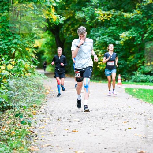 12.10.2025 - Bramfelder Halbmarathon 2025 Dr. Thomas Lammeyer http://msf.ph/oto/9351873 12.10.2025 10:40:57 Laufen 831, 2915 meine-sportfotos.de