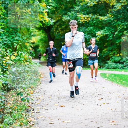 12.10.2025 - Bramfelder Halbmarathon 2025 Dr. Thomas Lammeyer http://msf.ph/oto/9351877 12.10.2025 10:40:58 Laufen 2831, 2915 meine-sportfotos.de