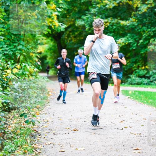 12.10.2025 - Bramfelder Halbmarathon 2025 Dr. Thomas Lammeyer http://msf.ph/oto/9351880 12.10.2025 10:40:58 Laufen 183, 2915 meine-sportfotos.de