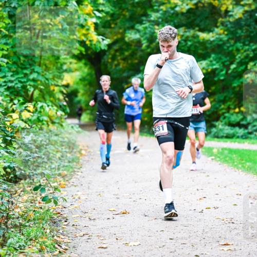12.10.2025 - Bramfelder Halbmarathon 2025 Dr. Thomas Lammeyer http://msf.ph/oto/9351881 12.10.2025 10:40:58 Laufen 831, 15 meine-sportfotos.de