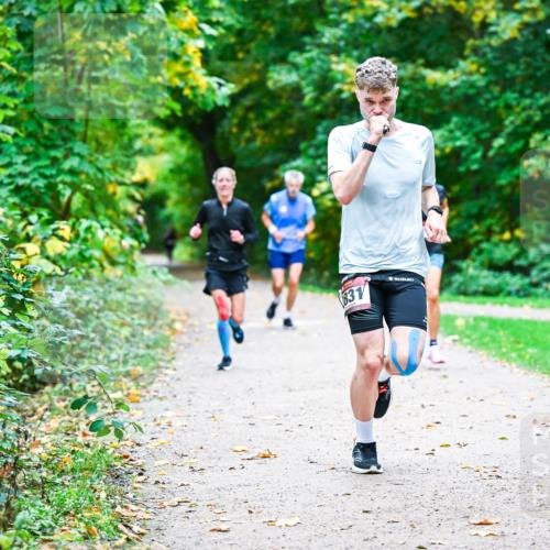 12.10.2025 - Bramfelder Halbmarathon 2025 Dr. Thomas Lammeyer http://msf.ph/oto/9351882 12.10.2025 10:40:58 Laufen 831 meine-sportfotos.de