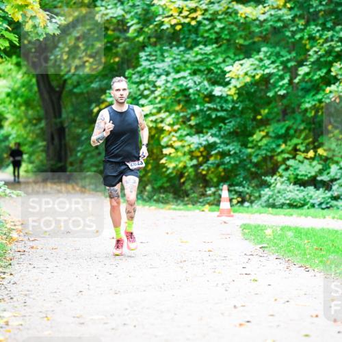12.10.2025 - Bramfelder Halbmarathon 2025 Dr. Thomas Lammeyer http://msf.ph/oto/9351907 12.10.2025 10:41:05 Laufen 2823 meine-sportfotos.de