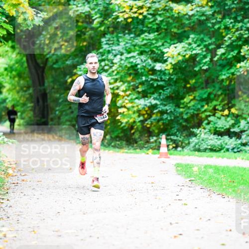 12.10.2025 - Bramfelder Halbmarathon 2025 Dr. Thomas Lammeyer http://msf.ph/oto/9351908 12.10.2025 10:41:06 Laufen 2823 meine-sportfotos.de