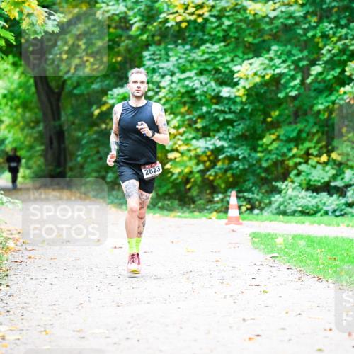 12.10.2025 - Bramfelder Halbmarathon 2025 Dr. Thomas Lammeyer http://msf.ph/oto/9351910 12.10.2025 10:41:06 Laufen 2823 meine-sportfotos.de