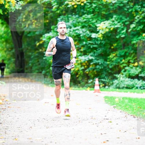 12.10.2025 - Bramfelder Halbmarathon 2025 Dr. Thomas Lammeyer http://msf.ph/oto/9351913 12.10.2025 10:41:06 Laufen 797 meine-sportfotos.de
