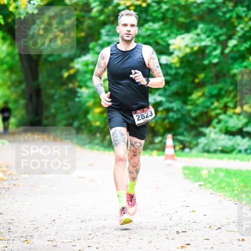 12.10.2025 - Bramfelder Halbmarathon 2025 Dr. Thomas Lammeyer http://msf.ph/oto/9351921 12.10.2025 10:41:07 Laufen 2823 meine-sportfotos.de