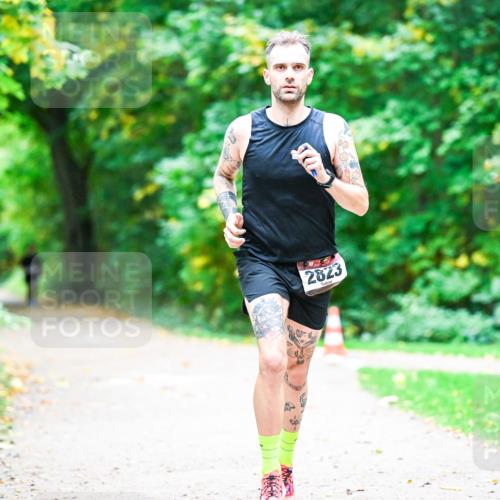 12.10.2025 - Bramfelder Halbmarathon 2025 Dr. Thomas Lammeyer http://msf.ph/oto/9351926 12.10.2025 10:41:08 Laufen 2823 meine-sportfotos.de