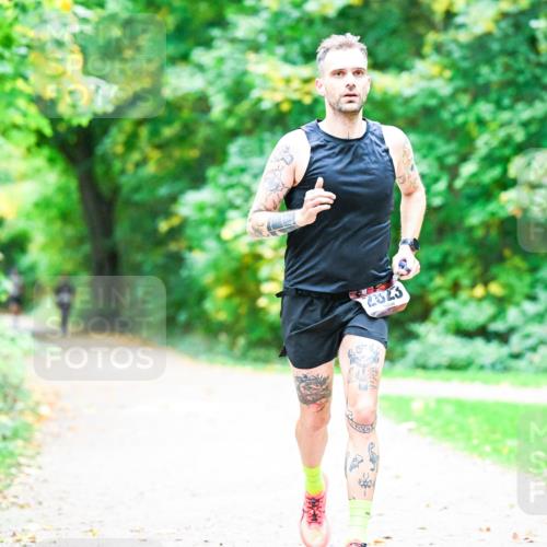 12.10.2025 - Bramfelder Halbmarathon 2025 Dr. Thomas Lammeyer http://msf.ph/oto/9351929 12.10.2025 10:41:08 Laufen 72323 meine-sportfotos.de