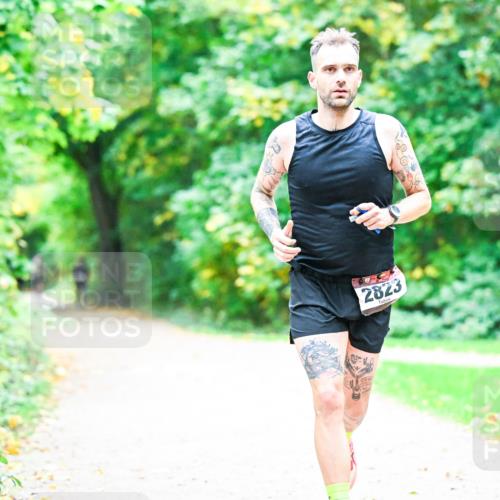 12.10.2025 - Bramfelder Halbmarathon 2025 Dr. Thomas Lammeyer http://msf.ph/oto/9351932 12.10.2025 10:41:09 Laufen 2823 meine-sportfotos.de