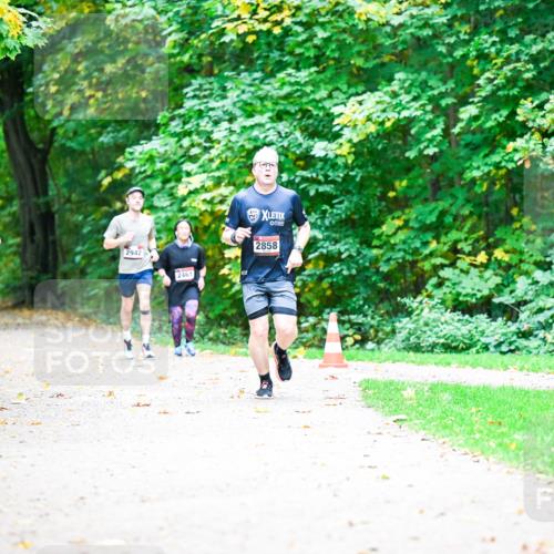 12.10.2025 - Bramfelder Halbmarathon 2025 Dr. Thomas Lammeyer http://msf.ph/oto/9351935 12.10.2025 10:41:22 Laufen 2979, 2942, 2461, 2858 meine-sportfotos.de