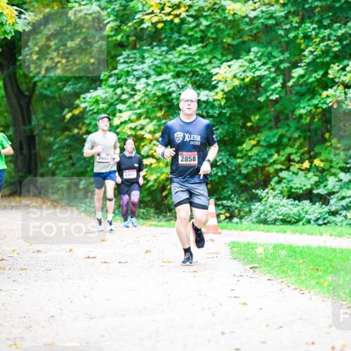 12.10.2025 - Bramfelder Halbmarathon 2025 Dr. Thomas Lammeyer http://msf.ph/oto/9351940 12.10.2025 10:41:23 Laufen 2976, 2942, 057, 2461, 2858 meine-sportfotos.de