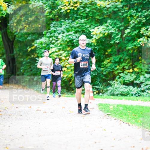 12.10.2025 - Bramfelder Halbmarathon 2025 Dr. Thomas Lammeyer http://msf.ph/oto/9351941 12.10.2025 10:41:23 Laufen 7979, 942, 246, 2858 meine-sportfotos.de