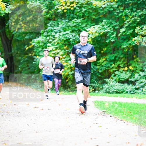 12.10.2025 - Bramfelder Halbmarathon 2025 Dr. Thomas Lammeyer http://msf.ph/oto/9351944 12.10.2025 10:41:23 Laufen 29797, 2942, 2461, 26 meine-sportfotos.de