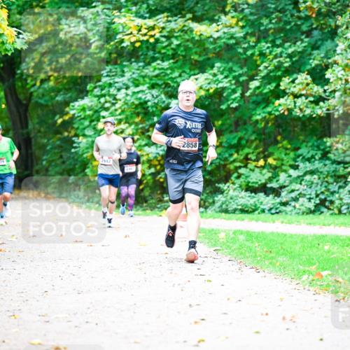 12.10.2025 - Bramfelder Halbmarathon 2025 Dr. Thomas Lammeyer http://msf.ph/oto/9351947 12.10.2025 10:41:24 Laufen 7979, 2942, 2858 meine-sportfotos.de