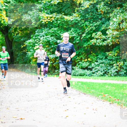 12.10.2025 - Bramfelder Halbmarathon 2025 Dr. Thomas Lammeyer http://msf.ph/oto/9351950 12.10.2025 10:41:24 Laufen 2679, 2942, 2858 meine-sportfotos.de