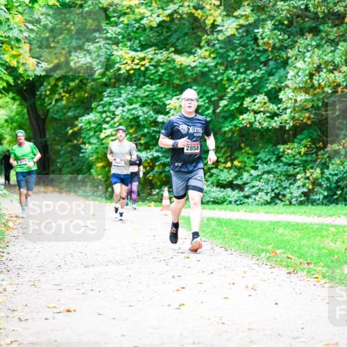 12.10.2025 - Bramfelder Halbmarathon 2025 Dr. Thomas Lammeyer http://msf.ph/oto/9351952 12.10.2025 10:41:24 Laufen 1979, 2942, 2858 meine-sportfotos.de