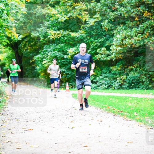 12.10.2025 - Bramfelder Halbmarathon 2025 Dr. Thomas Lammeyer http://msf.ph/oto/9351956 12.10.2025 10:41:25 Laufen 942, 2858 meine-sportfotos.de