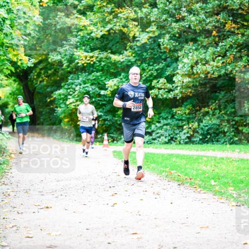 12.10.2025 - Bramfelder Halbmarathon 2025 Dr. Thomas Lammeyer http://msf.ph/oto/9351957 12.10.2025 10:41:25 Laufen 942, 2858 meine-sportfotos.de