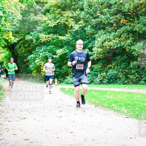 12.10.2025 - Bramfelder Halbmarathon 2025 Dr. Thomas Lammeyer http://msf.ph/oto/9351961 12.10.2025 10:41:26 Laufen 942, 2858 meine-sportfotos.de