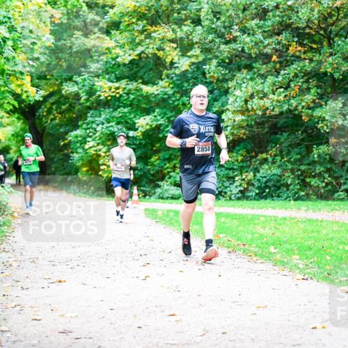 12.10.2025 - Bramfelder Halbmarathon 2025 Dr. Thomas Lammeyer http://msf.ph/oto/9351962 12.10.2025 10:41:26 Laufen 2942, 2858 meine-sportfotos.de
