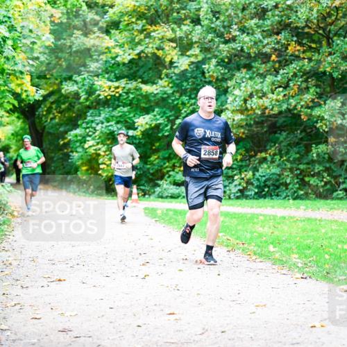 12.10.2025 - Bramfelder Halbmarathon 2025 Dr. Thomas Lammeyer http://msf.ph/oto/9351963 12.10.2025 10:41:26 Laufen 2942, 2858 meine-sportfotos.de