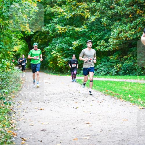 12.10.2025 - Bramfelder Halbmarathon 2025 Dr. Thomas Lammeyer http://msf.ph/oto/9351969 12.10.2025 10:41:28 Laufen 979, 2461, 942, 2858 meine-sportfotos.de