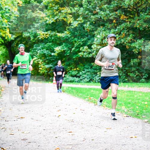 12.10.2025 - Bramfelder Halbmarathon 2025 Dr. Thomas Lammeyer http://msf.ph/oto/9351979 12.10.2025 10:41:29 Laufen 2979, 942 meine-sportfotos.de