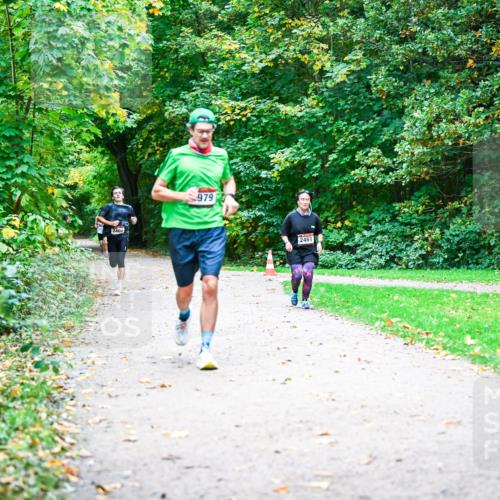 12.10.2025 - Bramfelder Halbmarathon 2025 Dr. Thomas Lammeyer http://msf.ph/oto/9351982 12.10.2025 10:41:30 Laufen 2402, 979, 2461 meine-sportfotos.de