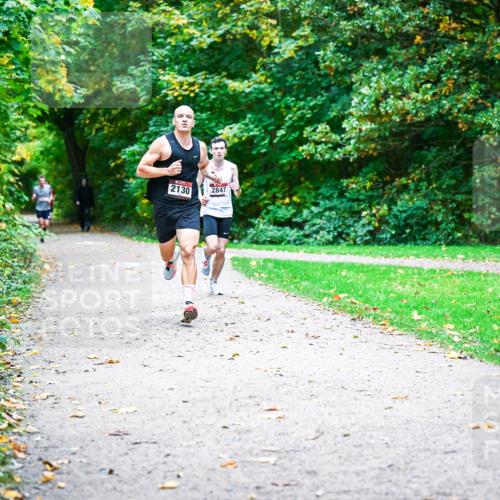 12.10.2025 - Bramfelder Halbmarathon 2025 Dr. Thomas Lammeyer http://msf.ph/oto/9352015 12.10.2025 10:41:37 Laufen 2130, 2847 meine-sportfotos.de
