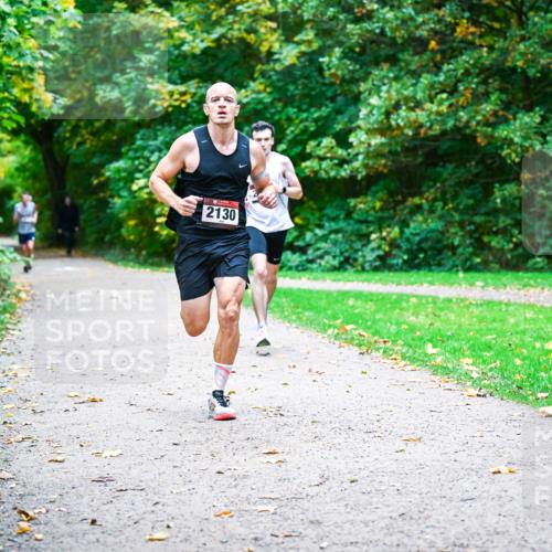 12.10.2025 - Bramfelder Halbmarathon 2025 Dr. Thomas Lammeyer http://msf.ph/oto/9352021 12.10.2025 10:41:38 Laufen 2130 meine-sportfotos.de