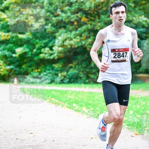 12.10.2025 - Bramfelder Halbmarathon 2025 Dr. Thomas Lammeyer http://msf.ph/oto/9352031 12.10.2025 10:41:40 Laufen 34, 2847 meine-sportfotos.de