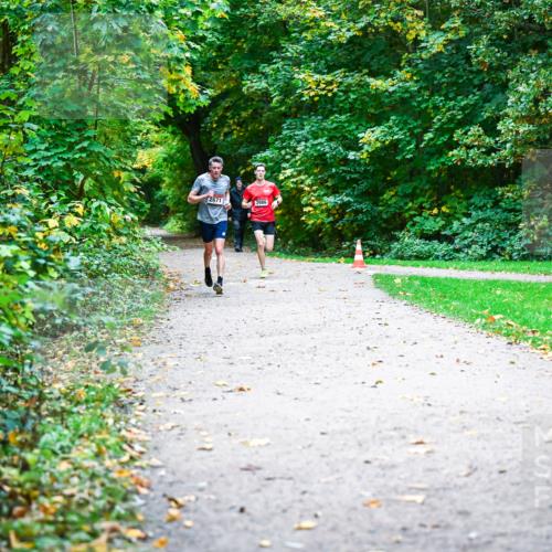 12.10.2025 - Bramfelder Halbmarathon 2025 Dr. Thomas Lammeyer http://msf.ph/oto/9352035 12.10.2025 10:41:43 Laufen 2671, 2986 meine-sportfotos.de