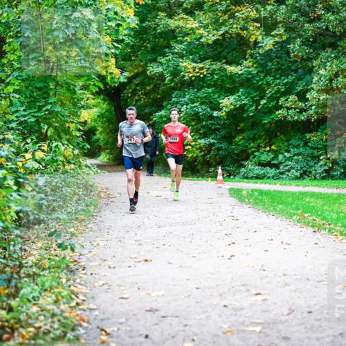 12.10.2025 - Bramfelder Halbmarathon 2025 Dr. Thomas Lammeyer http://msf.ph/oto/9352041 12.10.2025 10:41:44 Laufen 267, 2986 meine-sportfotos.de