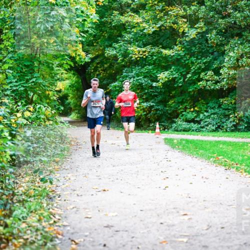 12.10.2025 - Bramfelder Halbmarathon 2025 Dr. Thomas Lammeyer http://msf.ph/oto/9352043 12.10.2025 10:41:44 Laufen 2671, 2986 meine-sportfotos.de