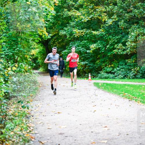 12.10.2025 - Bramfelder Halbmarathon 2025 Dr. Thomas Lammeyer http://msf.ph/oto/9352044 12.10.2025 10:41:44 Laufen 671, 2986 meine-sportfotos.de