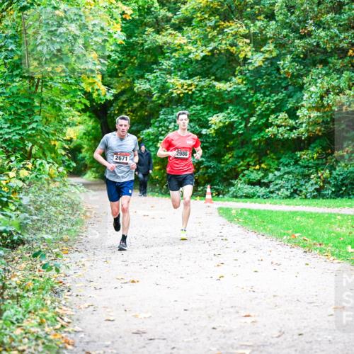 12.10.2025 - Bramfelder Halbmarathon 2025 Dr. Thomas Lammeyer http://msf.ph/oto/9352050 12.10.2025 10:41:45 Laufen 2671, 2986 meine-sportfotos.de