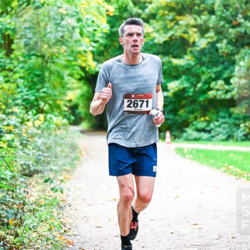 12.10.2025 - Bramfelder Halbmarathon 2025 Dr. Thomas Lammeyer http://msf.ph/oto/9352066 12.10.2025 10:41:48 Laufen 34, 2671 meine-sportfotos.de