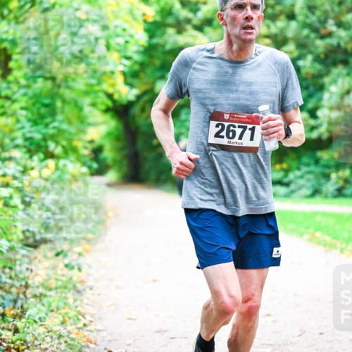 12.10.2025 - Bramfelder Halbmarathon 2025 Dr. Thomas Lammeyer http://msf.ph/oto/9352069 12.10.2025 10:41:48 Laufen 34, 2671 meine-sportfotos.de