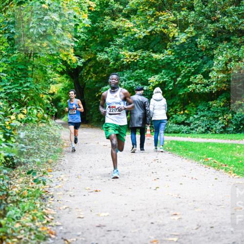 12.10.2025 - Bramfelder Halbmarathon 2025 Dr. Thomas Lammeyer http://msf.ph/oto/9352077 12.10.2025 10:41:59 Laufen 2424, 2203 meine-sportfotos.de