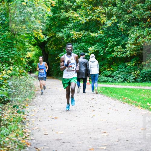 12.10.2025 - Bramfelder Halbmarathon 2025 Dr. Thomas Lammeyer http://msf.ph/oto/9352078 12.10.2025 10:42:00 Laufen 2424, 2203 meine-sportfotos.de