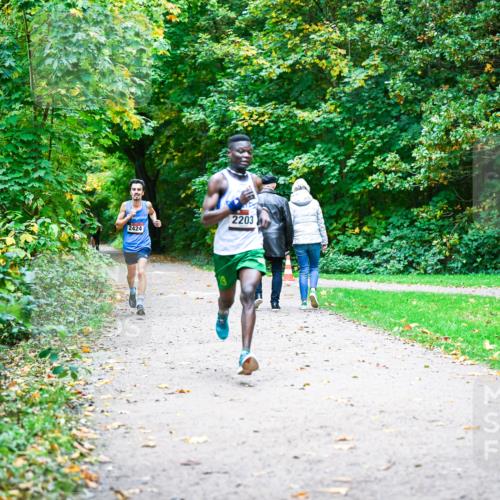 12.10.2025 - Bramfelder Halbmarathon 2025 Dr. Thomas Lammeyer http://msf.ph/oto/9352079 12.10.2025 10:42:00 Laufen 2424, 2203 meine-sportfotos.de