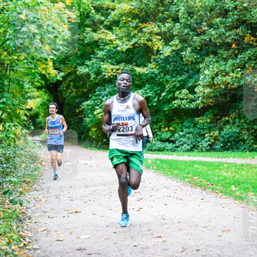 12.10.2025 - Bramfelder Halbmarathon 2025 Dr. Thomas Lammeyer http://msf.ph/oto/9352082 12.10.2025 10:42:00 Laufen 2424, 2203 meine-sportfotos.de
