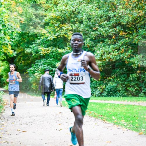 12.10.2025 - Bramfelder Halbmarathon 2025 Dr. Thomas Lammeyer http://msf.ph/oto/9352085 12.10.2025 10:42:01 Laufen 2424, 2203 meine-sportfotos.de