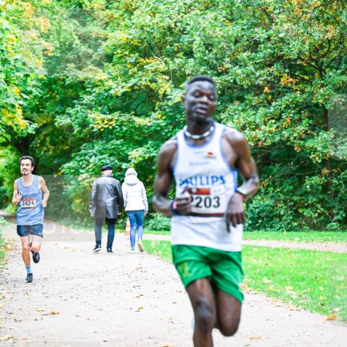 12.10.2025 - Bramfelder Halbmarathon 2025 Dr. Thomas Lammeyer http://msf.ph/oto/9352086 12.10.2025 10:42:01 Laufen 2424, 2203 meine-sportfotos.de