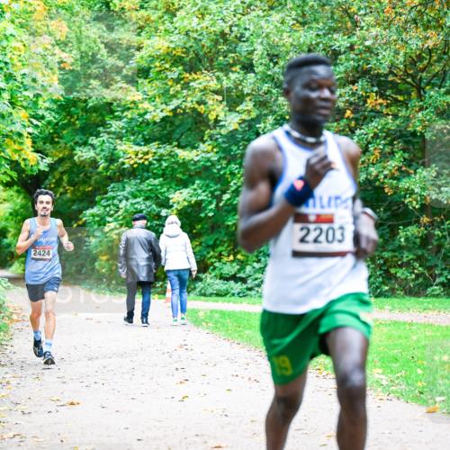 12.10.2025 - Bramfelder Halbmarathon 2025 Dr. Thomas Lammeyer http://msf.ph/oto/9352087 12.10.2025 10:42:01 Laufen 2424, 2203 meine-sportfotos.de