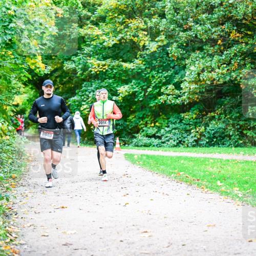 12.10.2025 - Bramfelder Halbmarathon 2025 Dr. Thomas Lammeyer http://msf.ph/oto/9352108 12.10.2025 10:42:15 Laufen 2903, 2010 meine-sportfotos.de