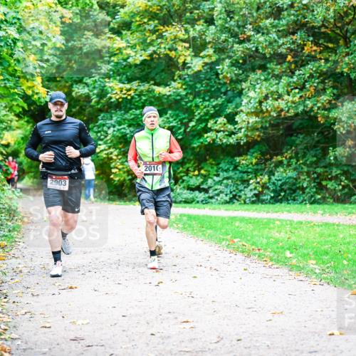 12.10.2025 - Bramfelder Halbmarathon 2025 Dr. Thomas Lammeyer http://msf.ph/oto/9352113 12.10.2025 10:42:15 Laufen 2903, 2010 meine-sportfotos.de